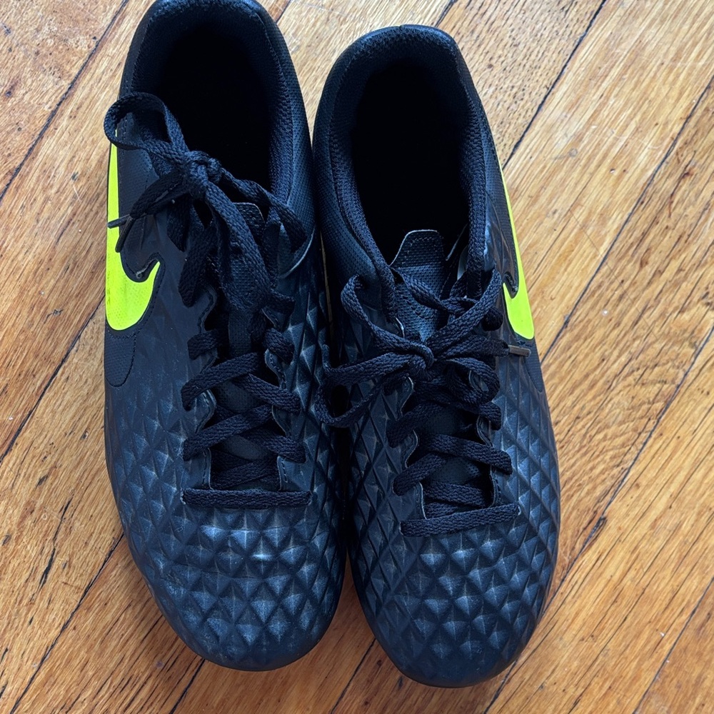 NIKE cleats Black and Yellow size [6Y]